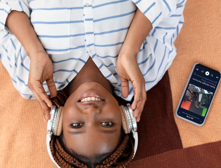 lady-listinging-to-the-radio